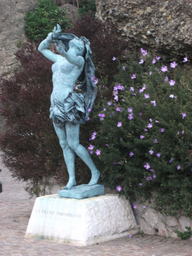 eze fr triomphante z